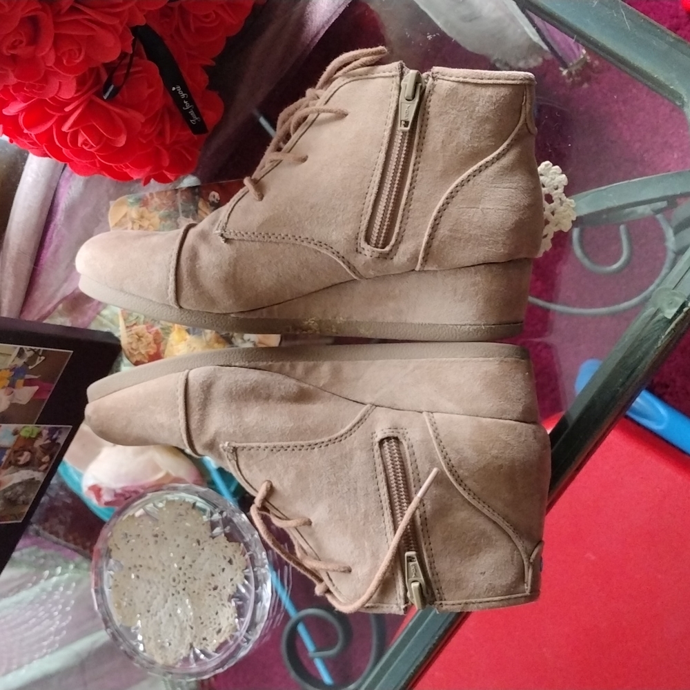 Cat & Jack Booties, sz 3 - Picture 5 of 9